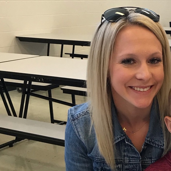 Meet your Posher, Lauren - Picture 1 of 1